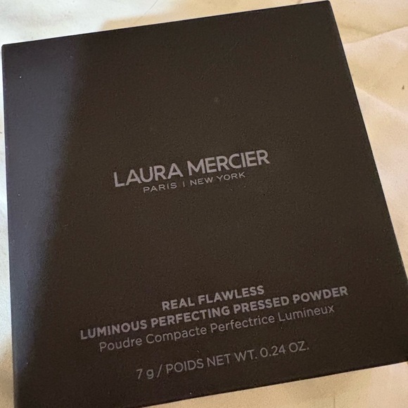 laura mercier Other - Laura Mercier real flawless Luminous Pressed Powder- translucent deep NIB